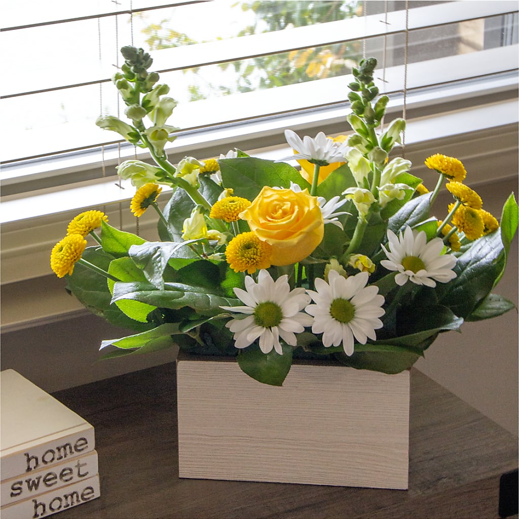 Sun Salutation Box Bouquet – Fantasy Decorations And Flower Shop, Hawthorne CA
