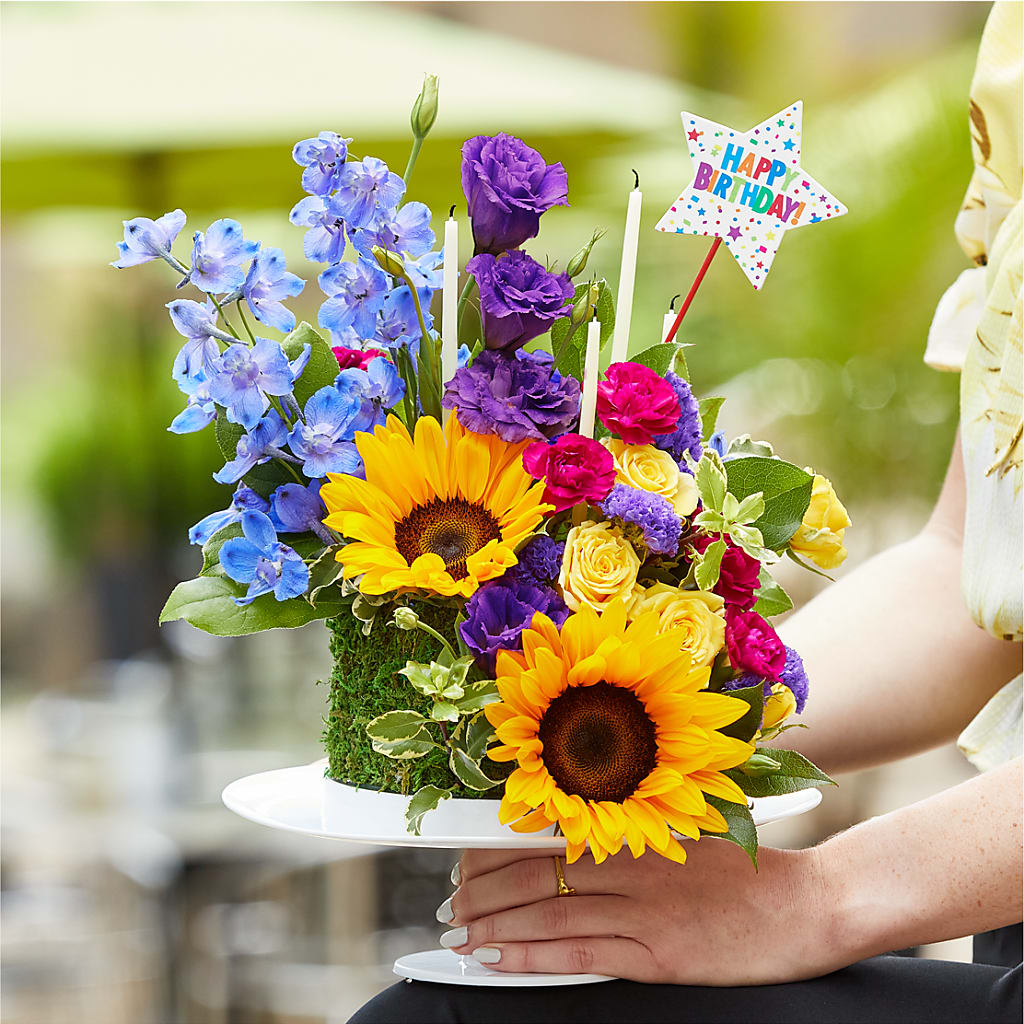 Star of the Day Floral Cake – Fantasy Decorations And Flower Shop, Hawthorne CA