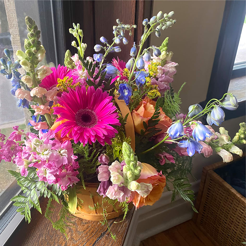 Garden of Life Basket –  Fantasy Decorations And Flower Shop, Hawthorne CA