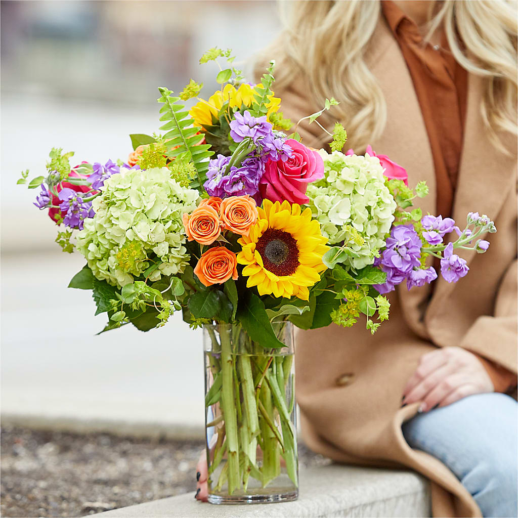 Vibrant Greetings Bouquet –  Fantasy Decorations And Flower Shop, Hawthorne CA