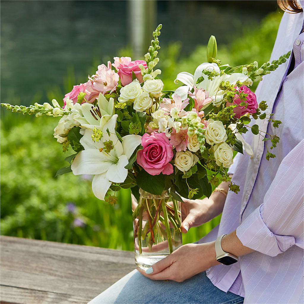 Fondly Bouquet –  Fantasy Decorations And Flower Shop, Hawthorne CA